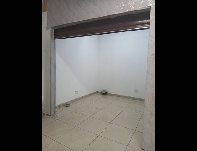 95M² BUSINESS TO LET IN ZINNIAVILLE